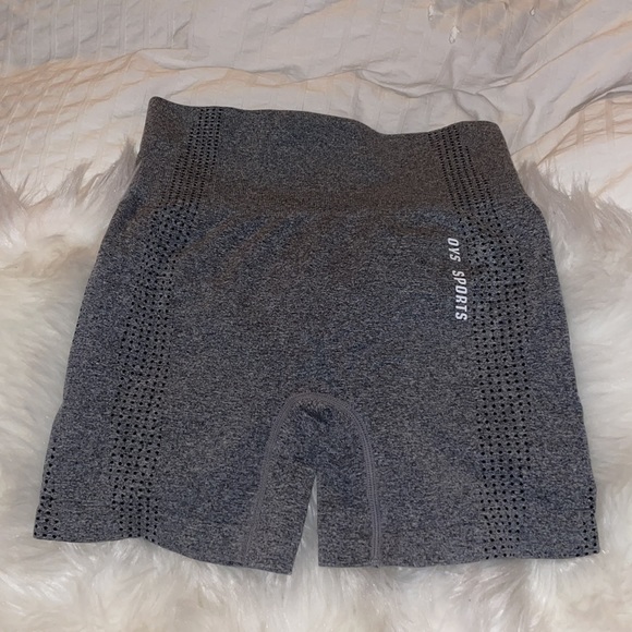 SEAMLESS GRIDDING SPORTS SHORTS - Picture 3 of 5